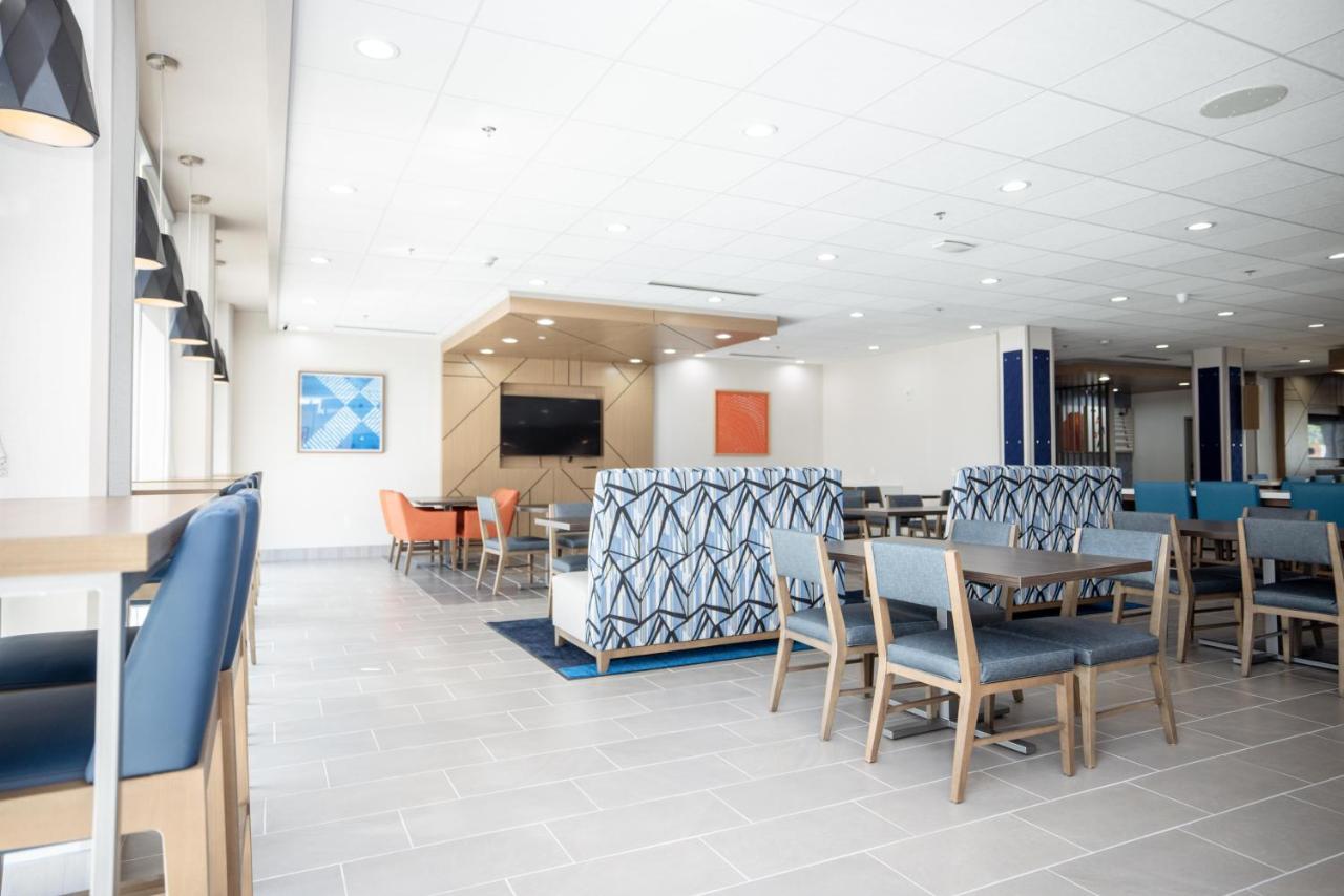 Holiday Inn Express & Suites Tampa Stadium - Airport Area By Ihg Экстерьер фото
