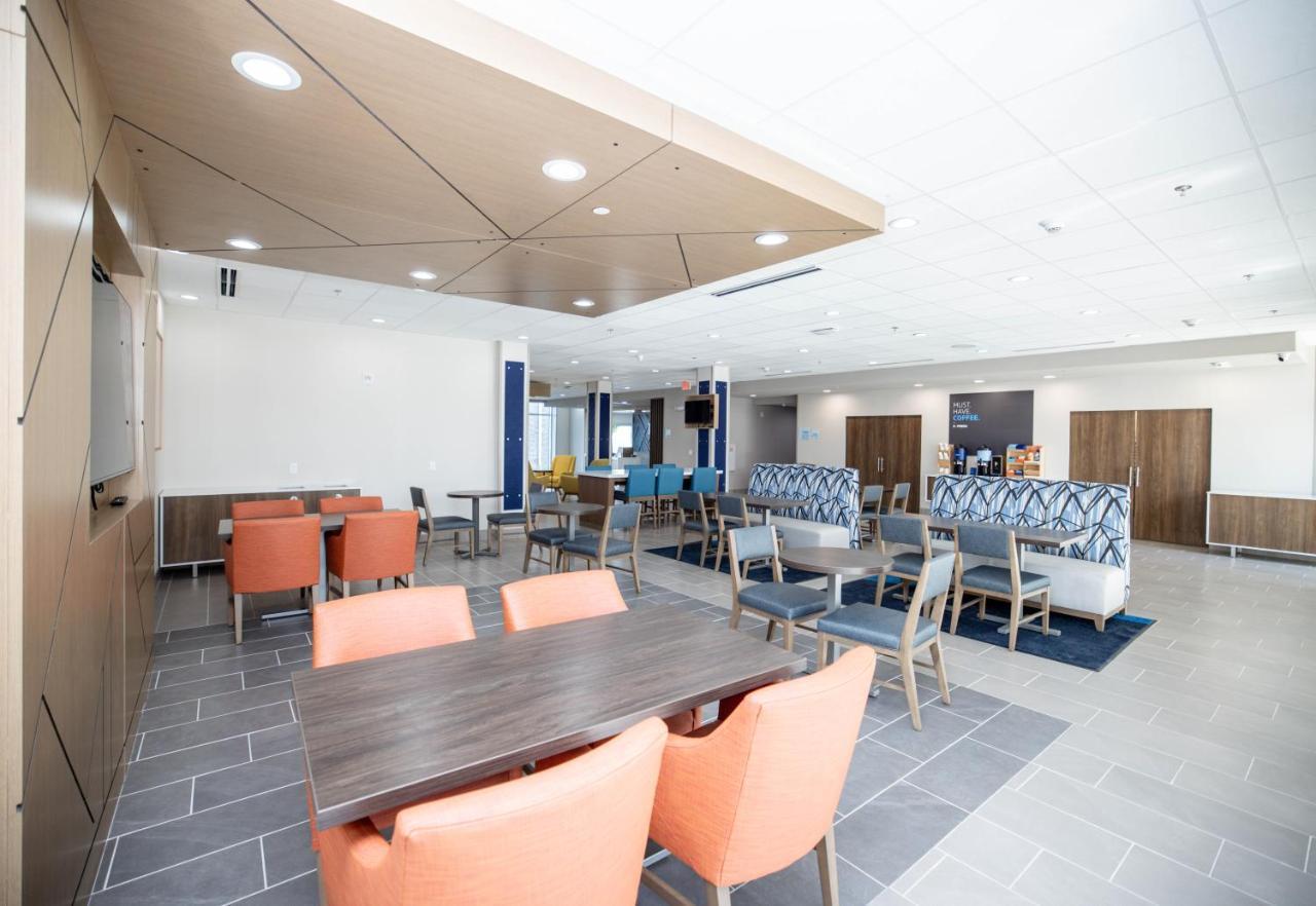 Holiday Inn Express & Suites Tampa Stadium - Airport Area By Ihg Экстерьер фото