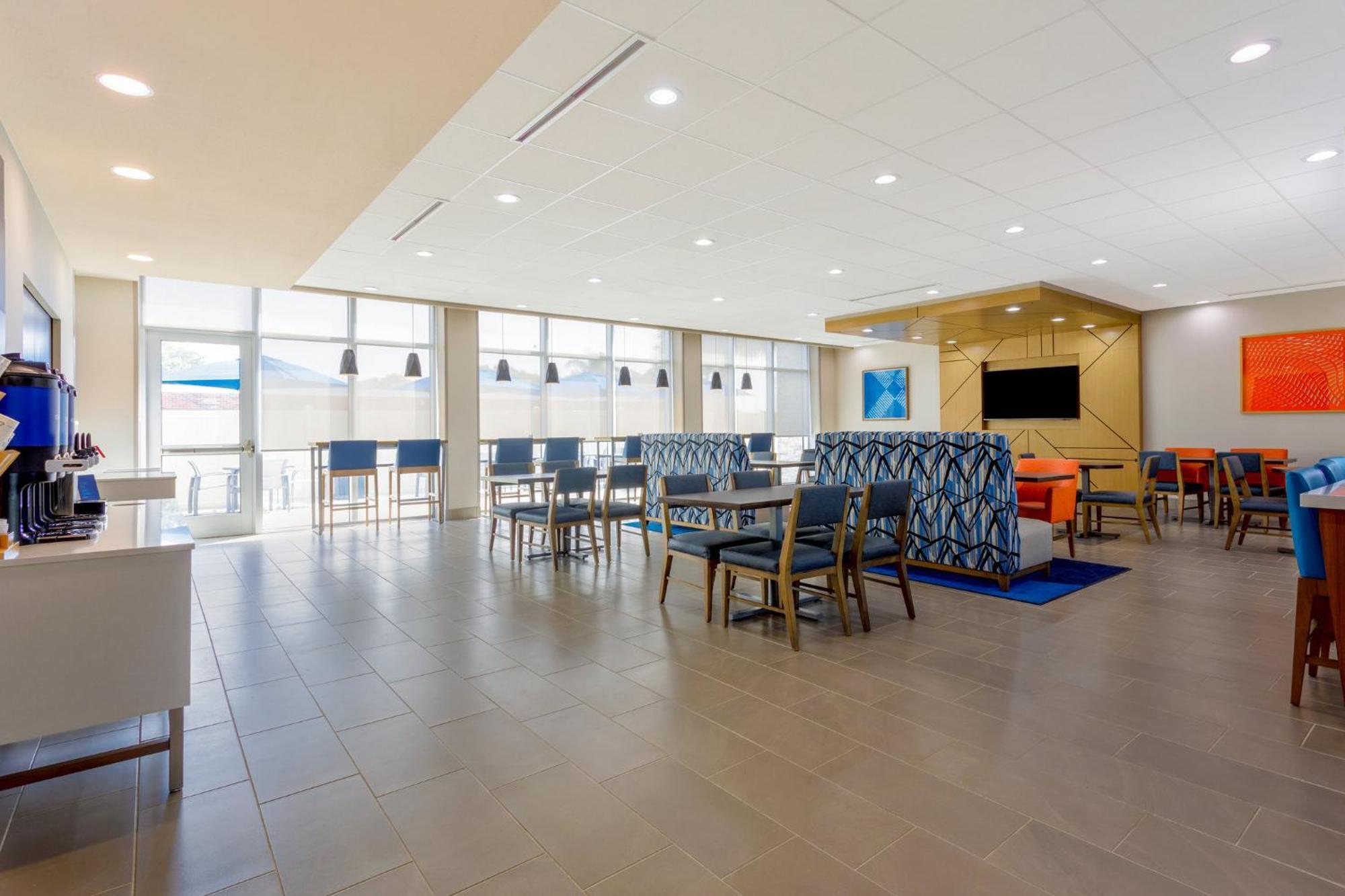 Holiday Inn Express & Suites Tampa Stadium - Airport Area By Ihg Экстерьер фото
