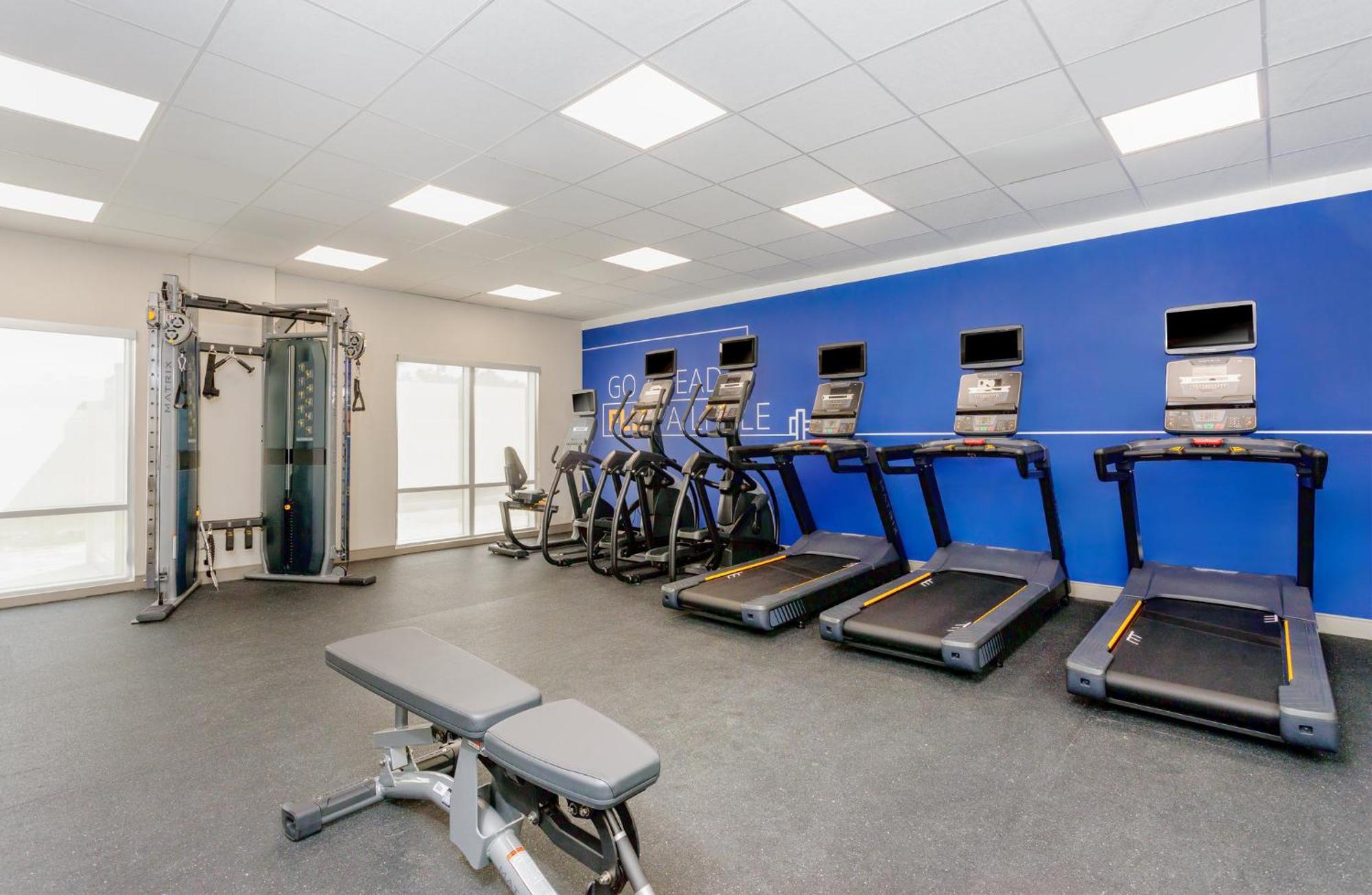 Holiday Inn Express & Suites Tampa Stadium - Airport Area By Ihg Экстерьер фото