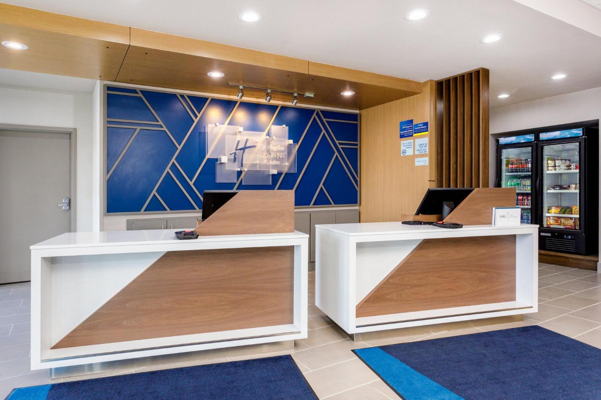 Holiday Inn Express & Suites Tampa Stadium - Airport Area By Ihg Экстерьер фото