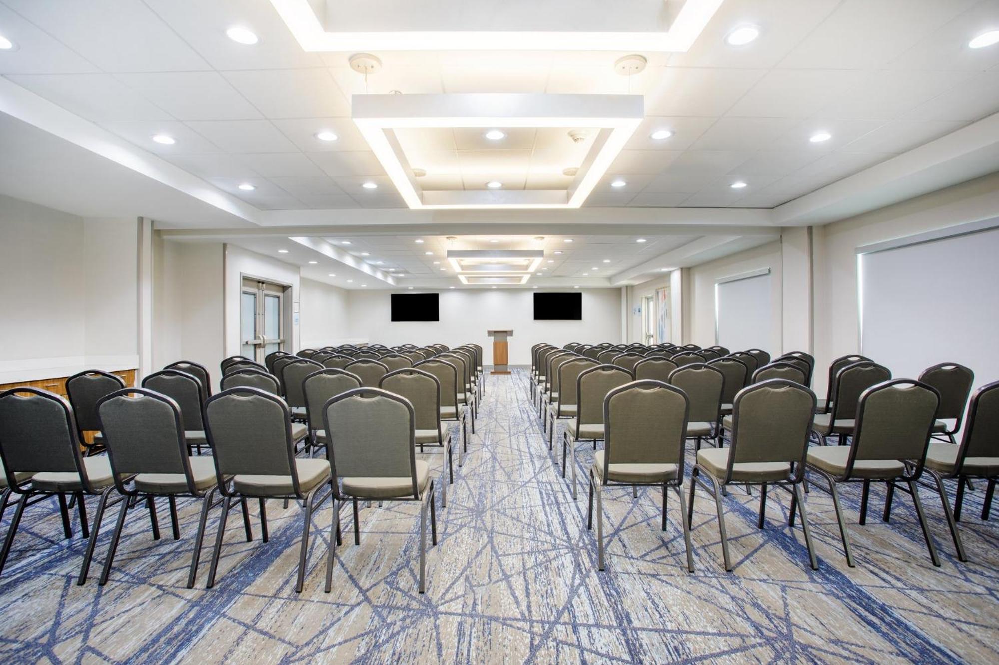Holiday Inn Express & Suites Tampa Stadium - Airport Area By Ihg Экстерьер фото