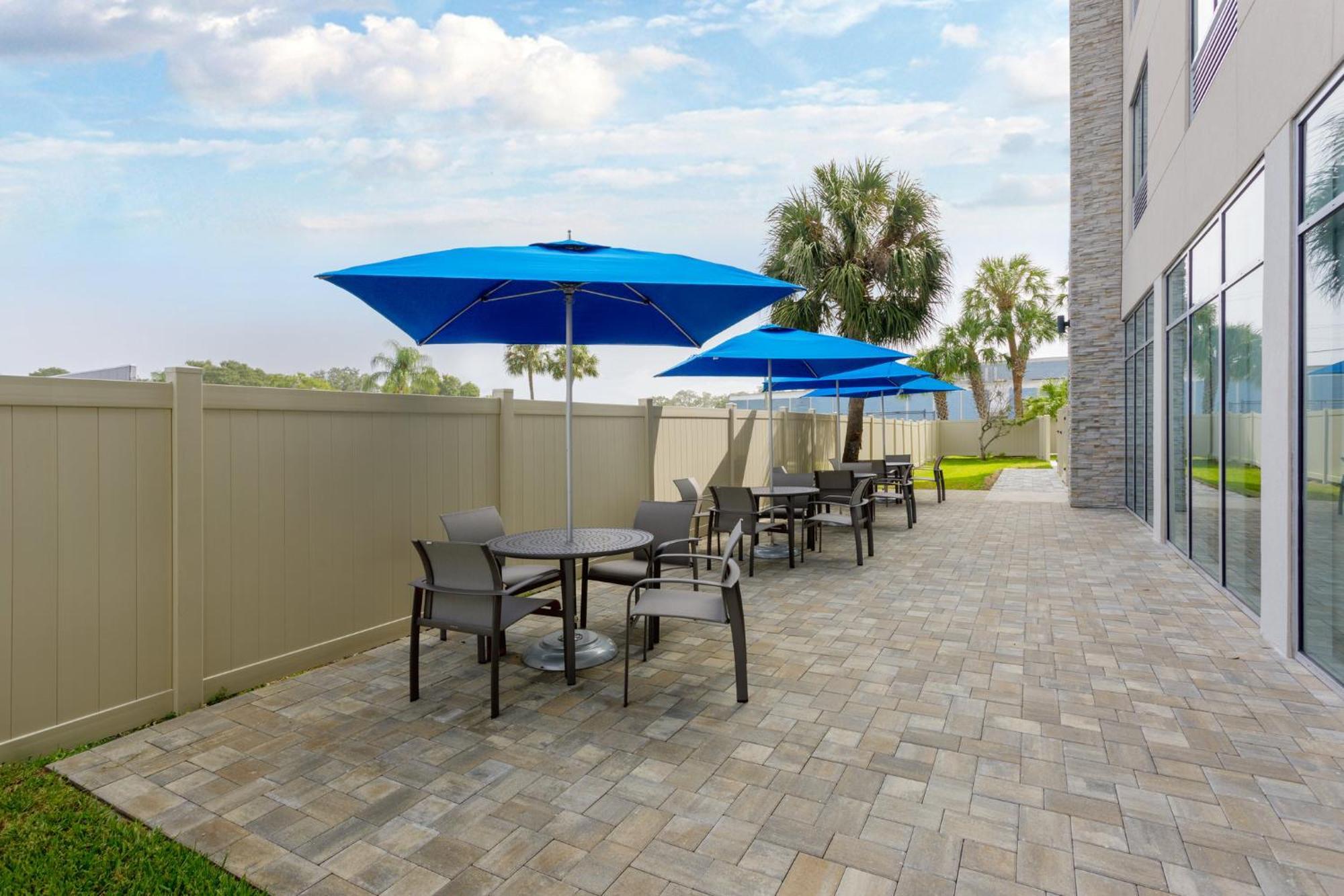 Holiday Inn Express & Suites Tampa Stadium - Airport Area By Ihg Экстерьер фото